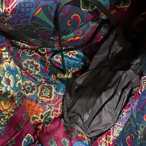 Sherpa Women's Navy Puffer Jacket with Floral Lining - Picture 4 of 6